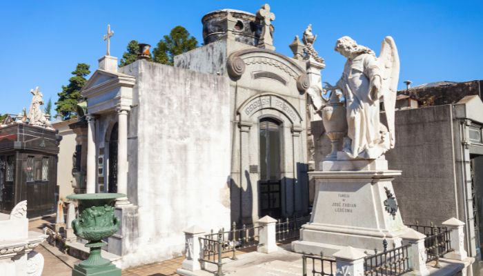 curiosidades del cementerio de la recoleta